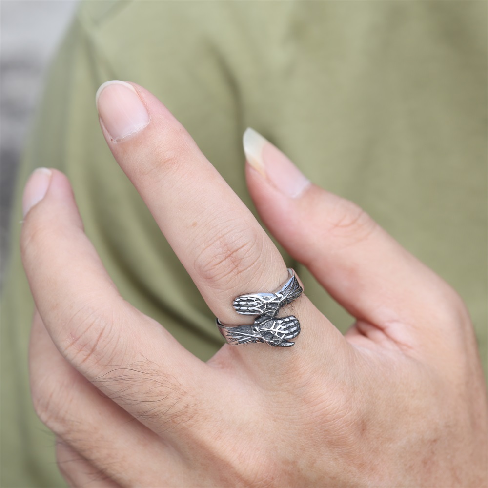 Hands Ring