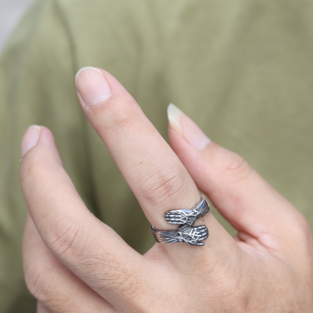 Hands Ring