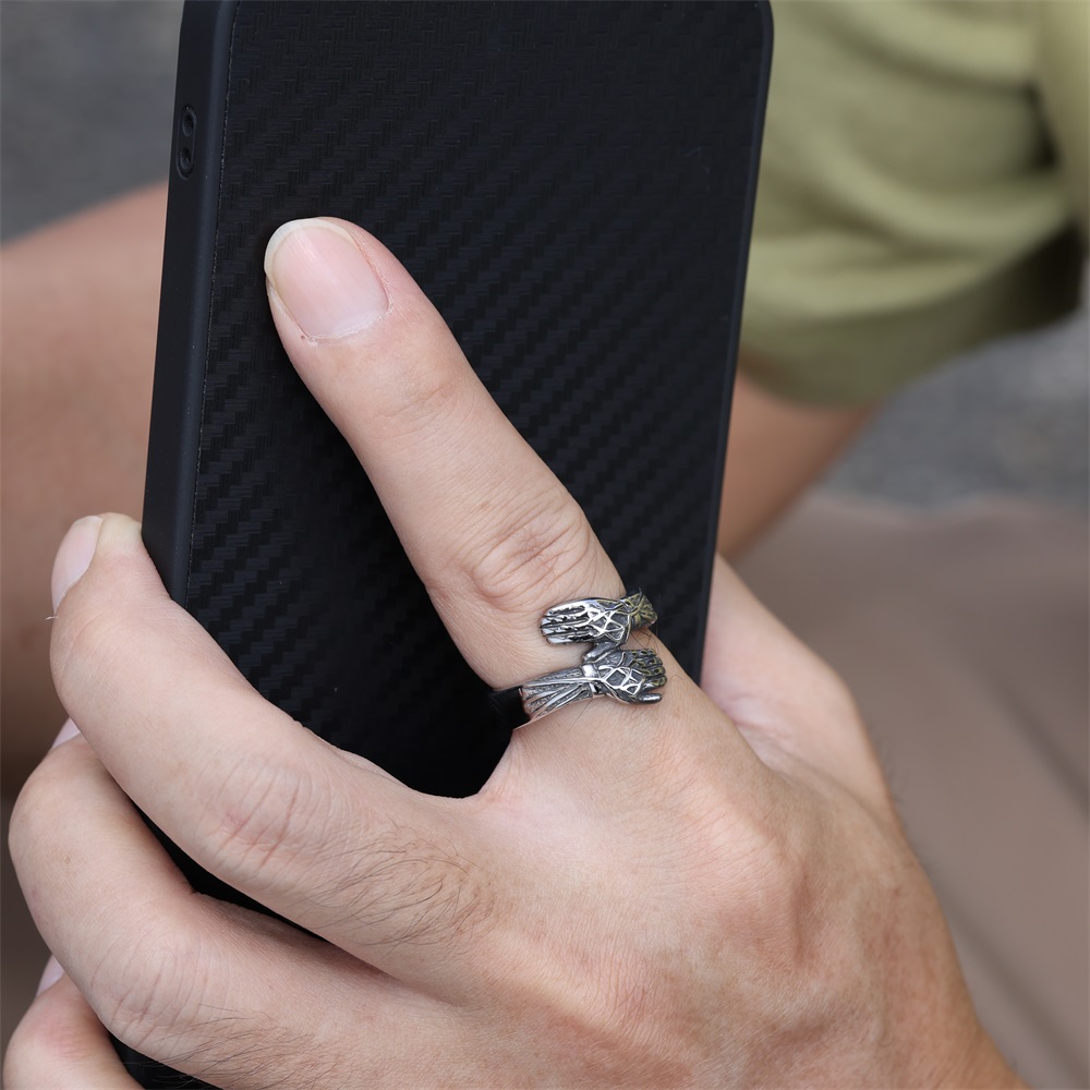 Hands Ring