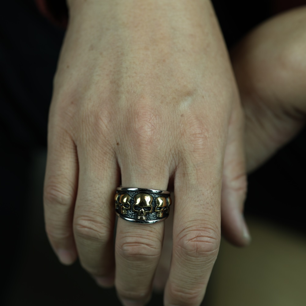 Multiple Skulls Ring