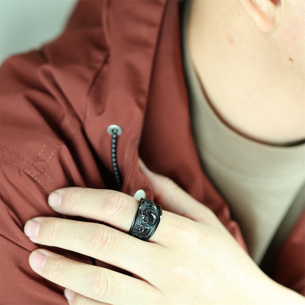 Multiple Skulls Ring