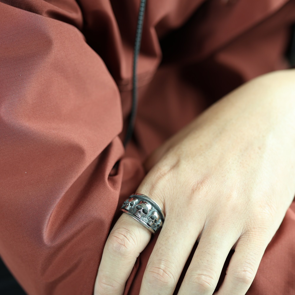 Multiple Skulls Ring