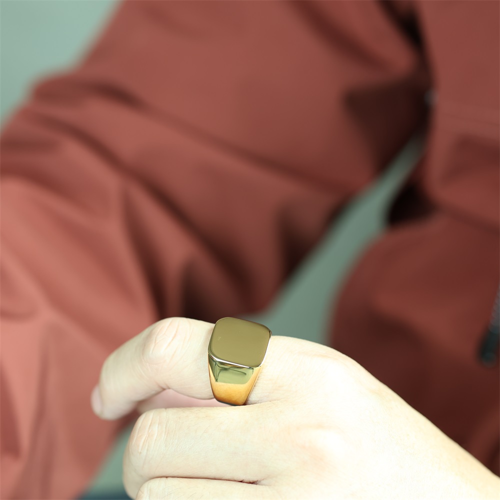 Square Glossy Ring