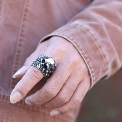 Gothic Punk Skull Ring