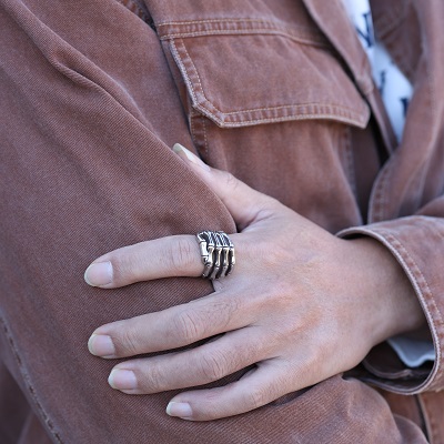 Skeleton Hand Ring