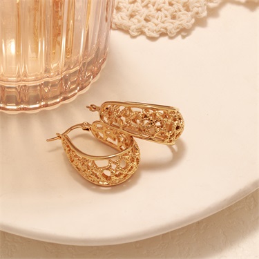 18k Gold Plated Stainless Steel Hoop Earrings Hollow Star U Huggie Earrings