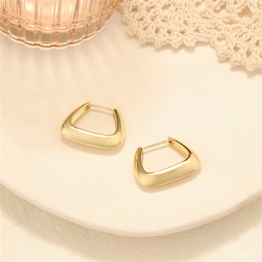18k Gold Plated U-Shaped Earrings