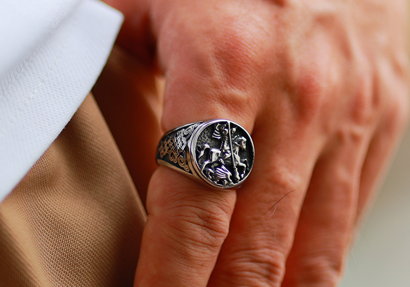 Luxury Jewelry Vs Custom Jewelry: Which One Offers Better Value? | Leimisi